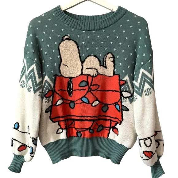 Festive Green and Red Women's Sweater - Picture 10 of 11